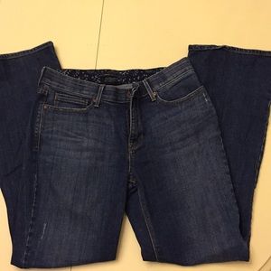 Levi Perfect Waist Boot Cut 525